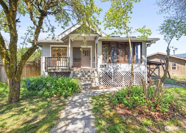 Property at 219 W 15th St, Port Angeles, WA 98362, 2 beds, 1.5 baths