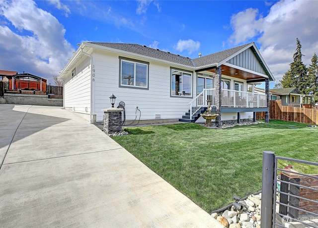 Property at 1906 S East Camano Dr, Camano Island, WA 98282, 3 beds, 2 baths