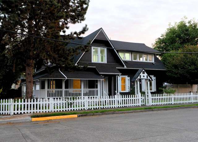 Property at 235 Cowlitz St E, Castle Rock, WA 98611, 4 beds, 3 baths