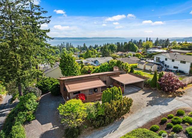 Property at 517 S 212th St, Des Moines, WA 98198, 4 beds, 2.5 baths