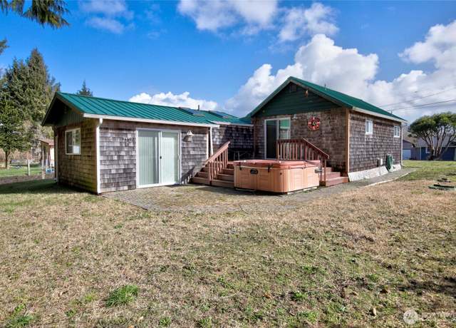 Property at 39 Oyehut Rd, Hoquiam, WA 98550, 1 bed, 2 baths