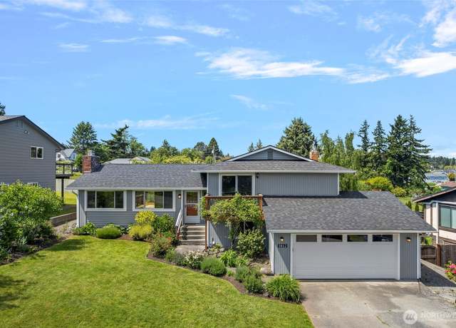 Property at 3812 R Ave, Anacortes, WA 98221, 3 beds, 3 baths