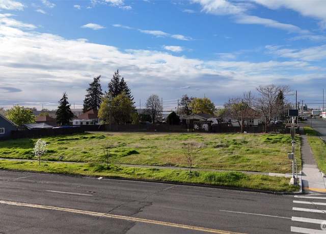 Property at 1002 W Poplar St, Walla Walla, WA 99362