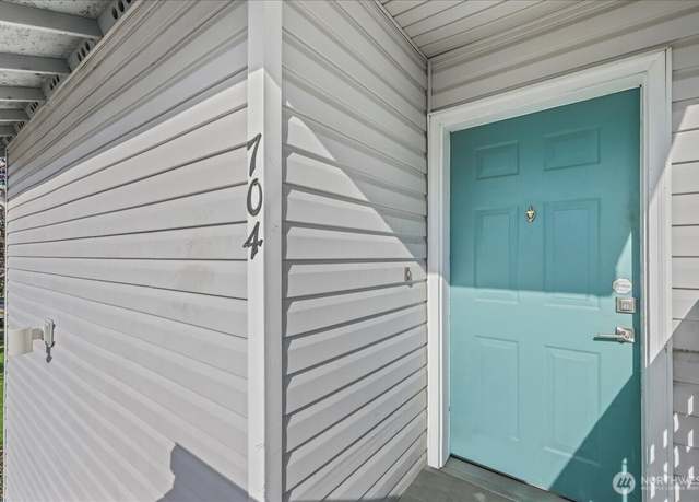 Property at 1101 37th St SE #704, Auburn, WA 98002, 3 beds, 2 baths