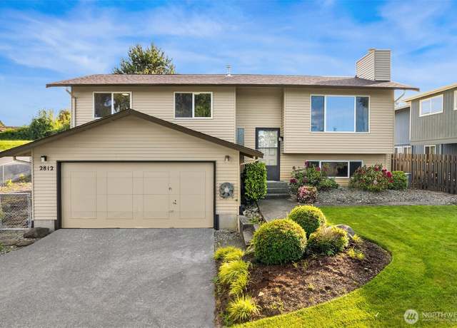 Property at 2812 SE 18th Pl, Renton, WA 98058, 4 beds, 2 baths