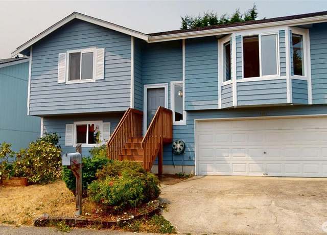 Property at 1171 Daniels Ave, Bremerton, WA 98312, 3 beds, 2.5 baths