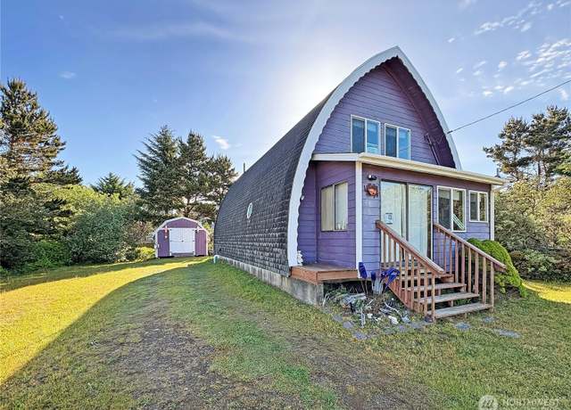 Property at 568 Cowlitz Ct SW, Ocean Shores, WA 98569, 2 beds, 1.5 baths
