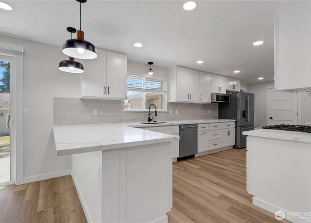 Property at 1425 N Woodlawn, Tacoma, WA 98406, 4 beds, 2.5 baths