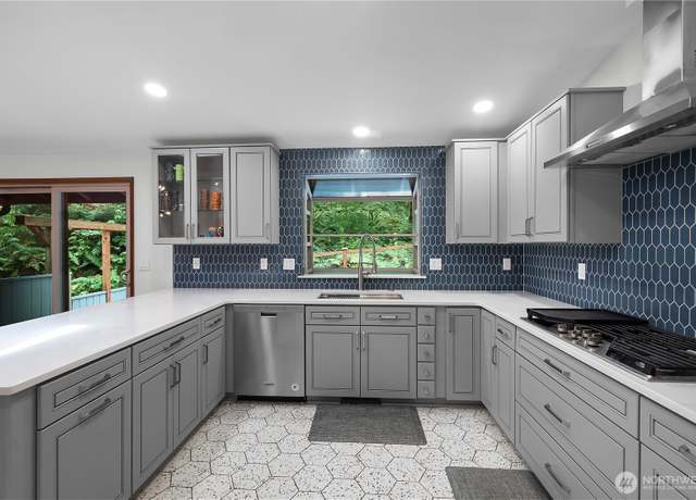 Property at 2139 Lakemoor, Olympia, WA 98512, 4 beds, 3 baths