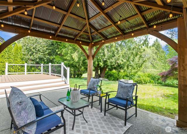 Property at 18431 Newport Dr, Arlington, WA 98223, 4 beds, 2.5 baths