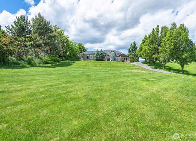Property at 1400 Westpoint Pl, Wenatchee, WA 98801, 5 beds, 4.5 baths