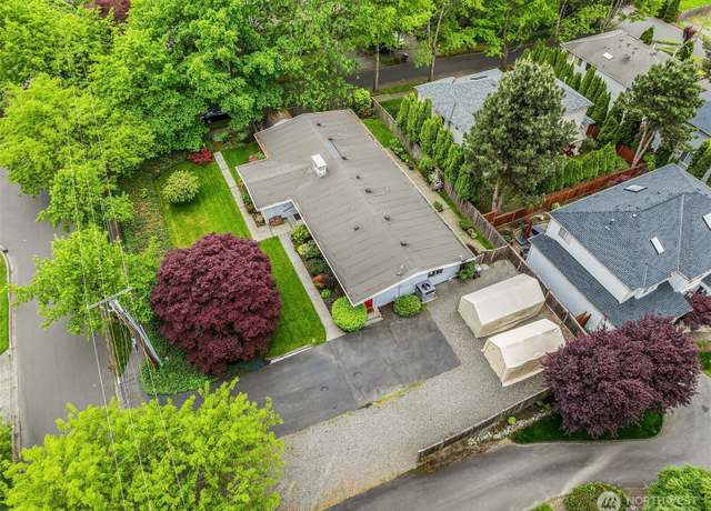 Property at 10215 126th Ave NE, Kirkland, WA 98033, 4 beds, 3 baths
