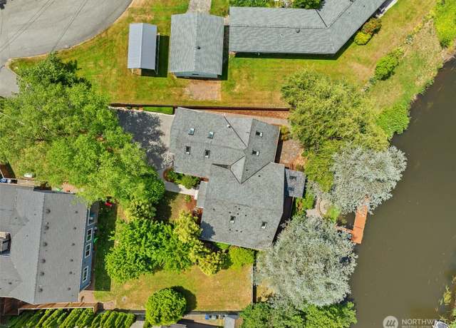Property at 11028 E Riverside Dr, Bothell, WA 98011, 4 beds, 4 baths