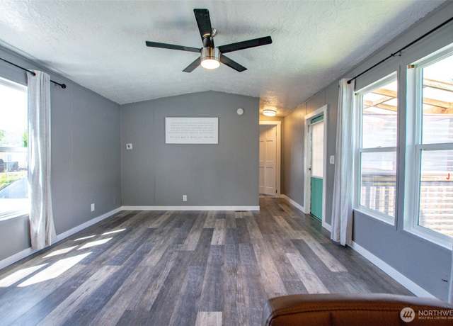 Property at 2000 Broadway Ave #13, Hoquiam, WA 98550, 2 beds, 2 baths
