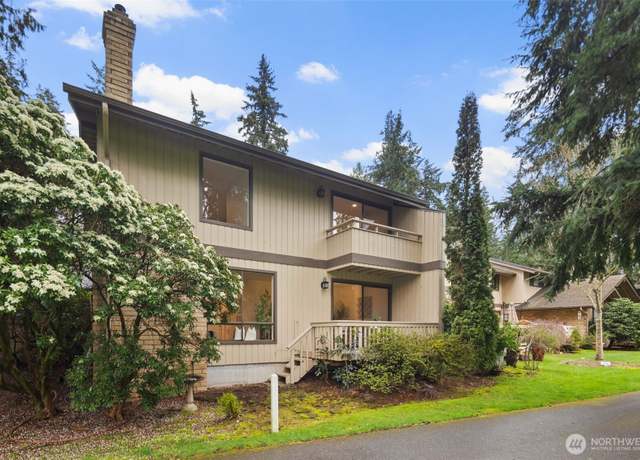 Property at 6516 NE 171st Pl, Kenmore, WA 98028, 2 beds, 2.5 baths