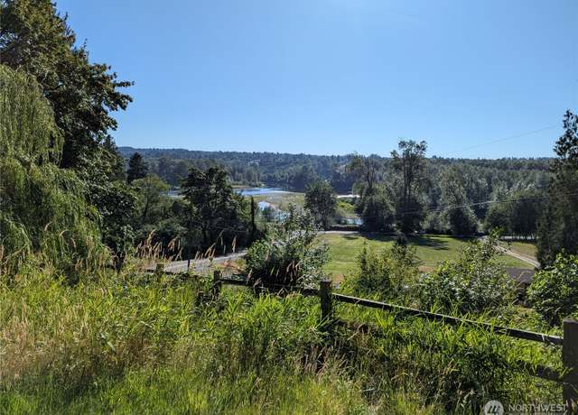 Property at 11810 Nevers Rd, Snohomish, WA 98290, 2 beds, 3 baths