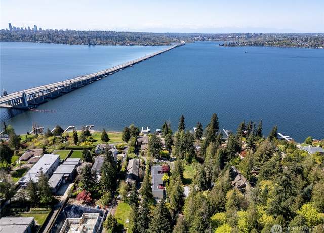 Property at 3327 Evergreen Point Rd, Medina, WA 98039, 3 beds, 2.5 baths