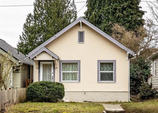 Property at 1727 6th St, Bremerton, WA 98337, 2 beds, 1 bath