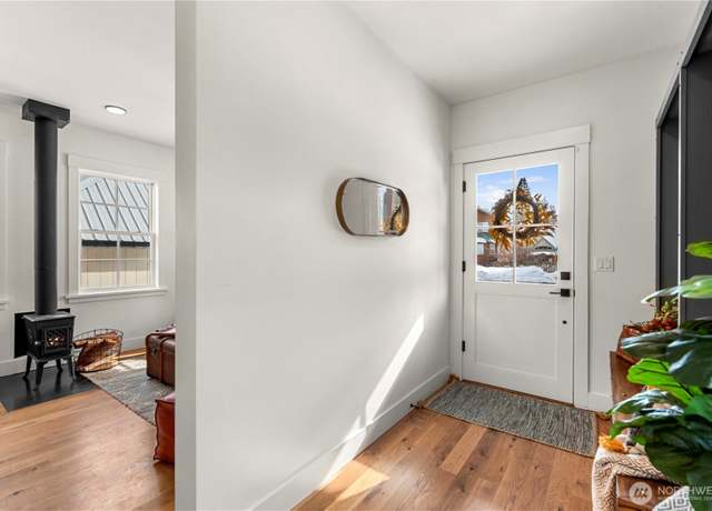 Property at 220 Park Ave, Leavenworth, WA 98826, 3 beds, 2 baths