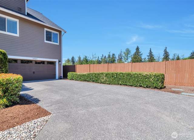 Property at 14522 15th Ave W Unit B, Lynnwood, WA 98087, 3 beds, 2.5 baths
