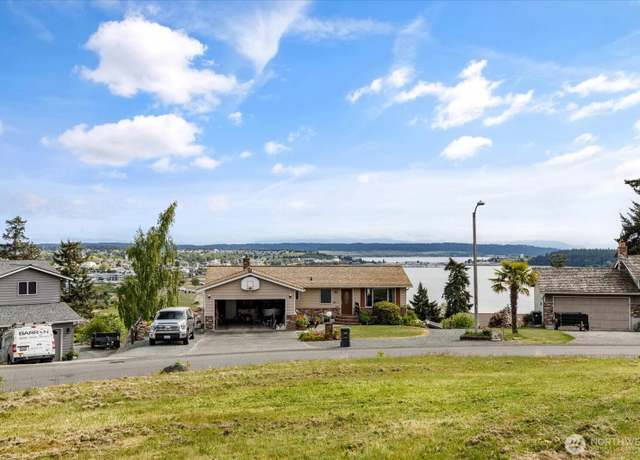 Property at 960 Capital St, Oak Harbor, WA 98277, 3 beds, 2.5 baths