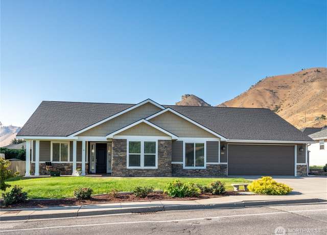 Property at 2115 5TH St, Wenatchee, WA 98801, 3 beds, 2 baths