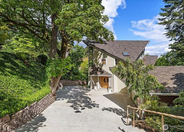Property at 8526 E Mercer Way, Mercer Island, WA 98040, 3 beds, 2 baths