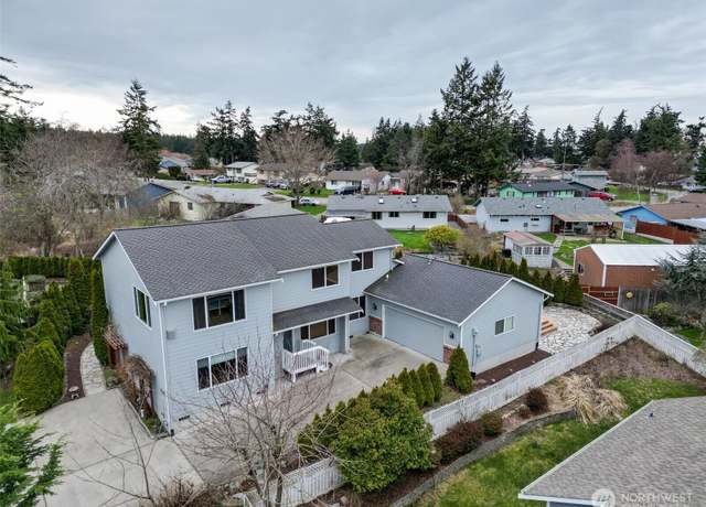Property at 2141 SW Vista Park Dr, Oak Harbor, WA 98277, 4 beds, 2.5 baths