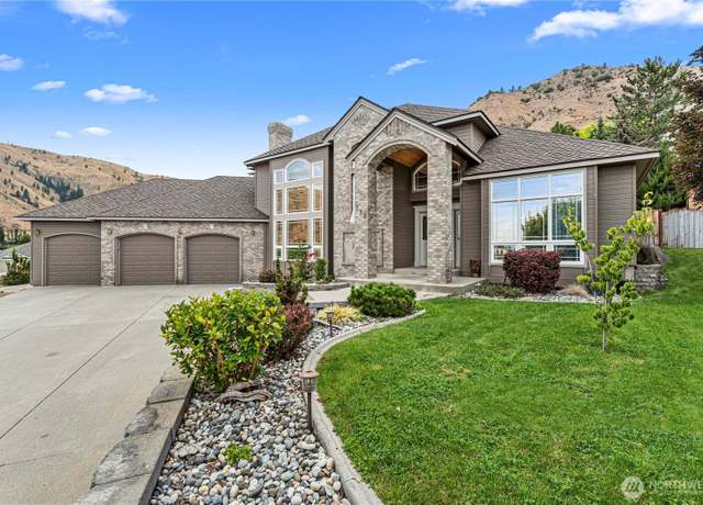 Property at 752 Castle Heights Dr, Wenatchee, WA 98801, 4 beds, 3.5 baths