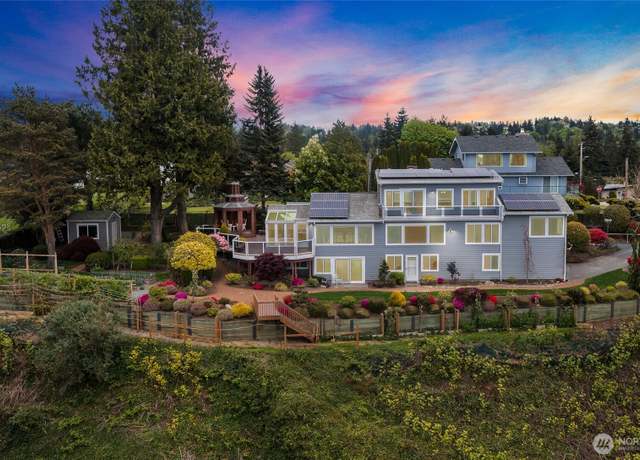 Property at 800 S 249th St, Des Moines, WA 98198, 3 beds, 3.5 baths