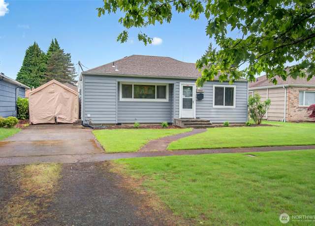 Property at 2938 Louisiana St, Longview, WA 98632, 2 beds, 1 bath