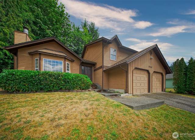 Property at 960 NE Marwood Dr, Bremerton, WA 98310, 3 beds, 2.5 baths