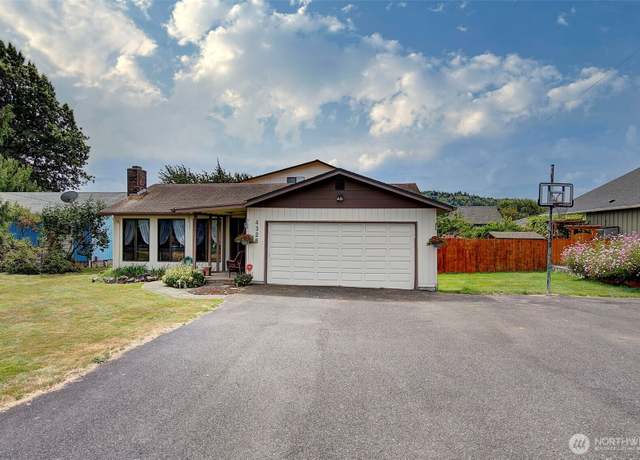 Property at 4325 Ohio St, Longview, WA 98632, 3 beds, 2 baths