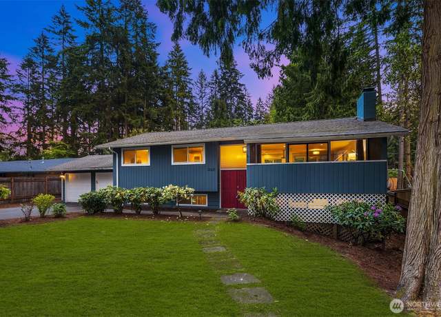 Property at 12221 NE 61st St, Kirkland, WA 98033, 5 beds, 3 baths