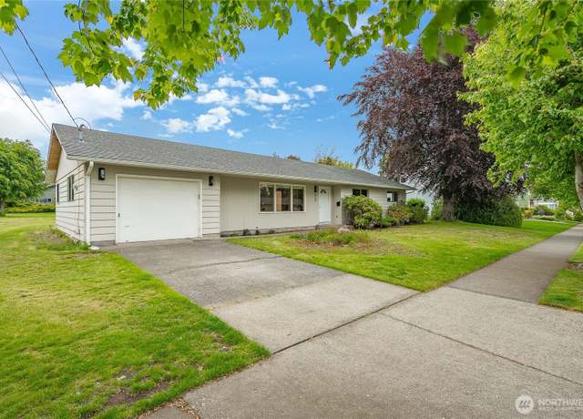 Property at 924 Pine St, Lynden, WA 98264, 3 beds, 2 baths
