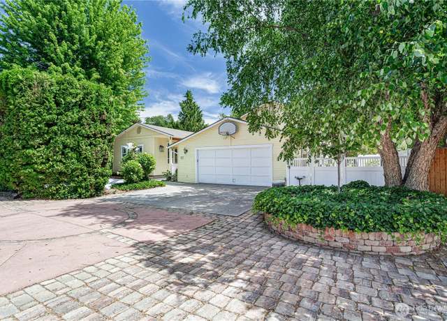 Property at 87 N Mary Ave, East Wenatchee, WA 98802, 5 beds, 3.5 baths