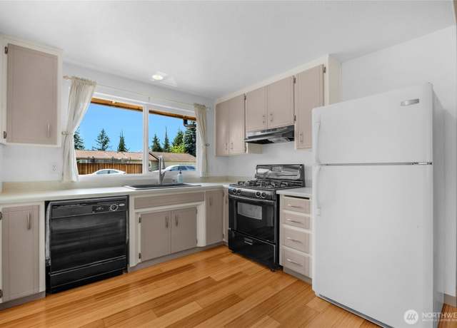 Property at 5227 101st Pl NE, Marysville, WA 98270, 3 beds, 1.5 baths