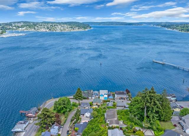 Property at 1811 Bay St, Port Orchard, WA 98366, 2 beds, 2 baths