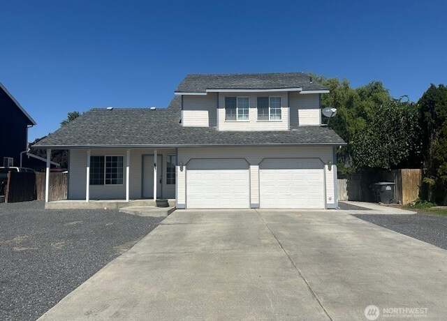 Property at 1346 Oasis Cir, Moses Lake, WA 98837, 3 beds, 2.5 baths