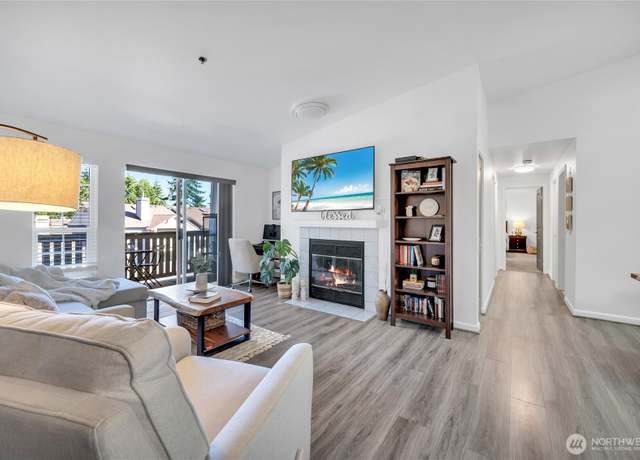 Property at 215 100th St SW Unit B307, Everett, WA 98204, 3 beds, 2 baths