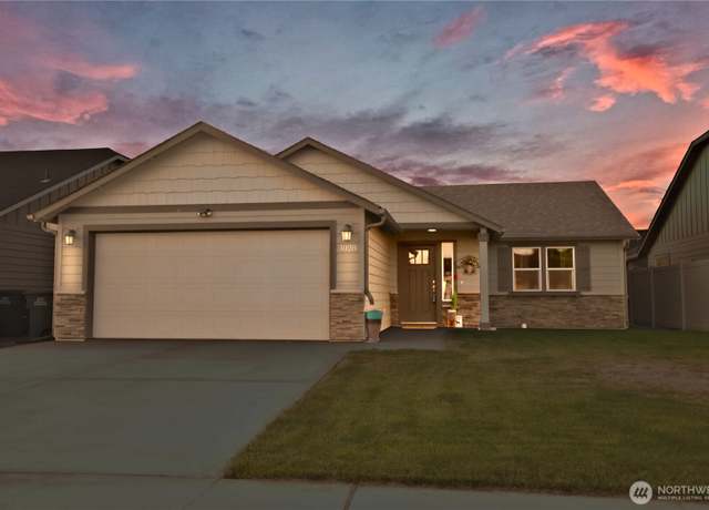 Property at 1028 Sequoia Rd NE, Moses Lake, WA 98837, 3 beds, 2 baths