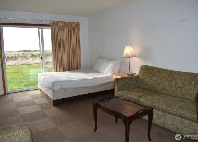 Property at 314 14th St NW #106, Long Beach, WA 98631, 1 bed, 2 baths