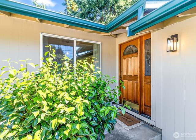 Property at 8622 NE 139 St, Kirkland, WA 98034, 3 beds, 2 baths