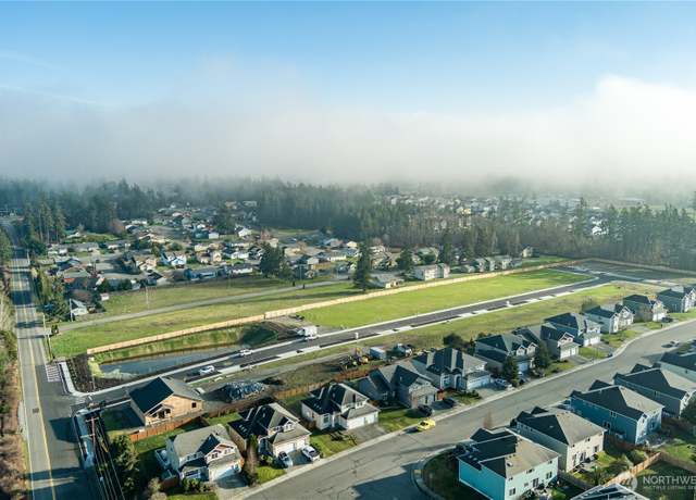 Property at 935 NW Shire St, Oak Harbor, WA 98277, 3 beds, 2 baths