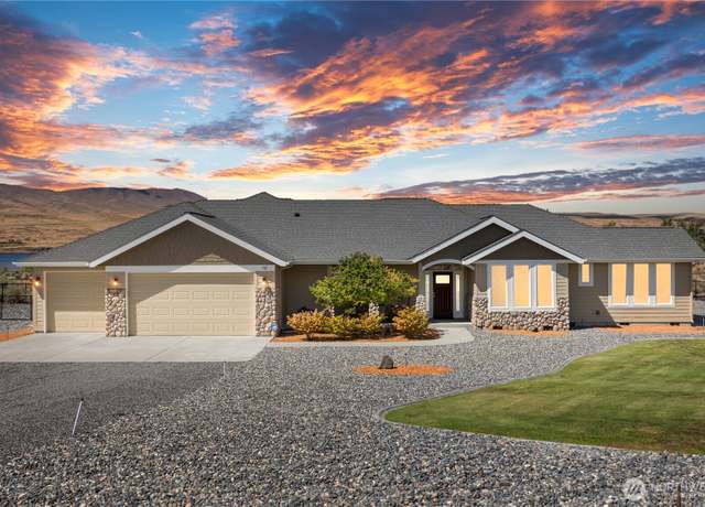 Property at 702 Lakeside Way SW, Mattawa, WA 99349, 3 beds, 3 baths