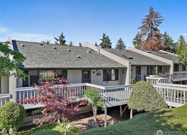 Property at 2748 SW 327th St S, Federal Way, WA 98023, 2 beds, 2.5 baths