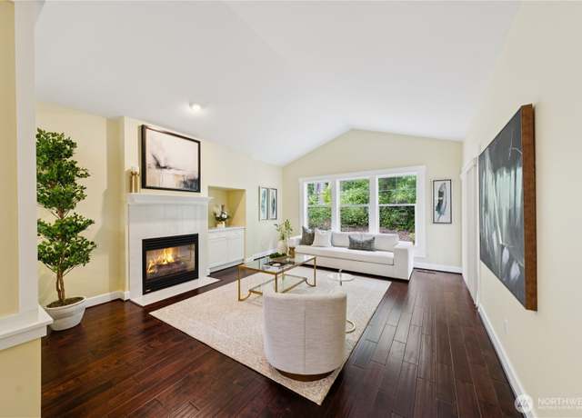 Property at 2218 Cascade Ct, Anacortes, WA 98221, 3 beds, 2 baths