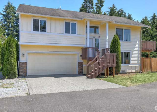 Property at 12421 28th Ave W, Everett, WA 98204, 4 beds, 3 baths