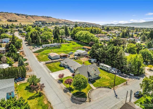 Property at 2509 Boston Ave NW, East Wenatchee, WA 98802, 3 beds, 2.5 baths