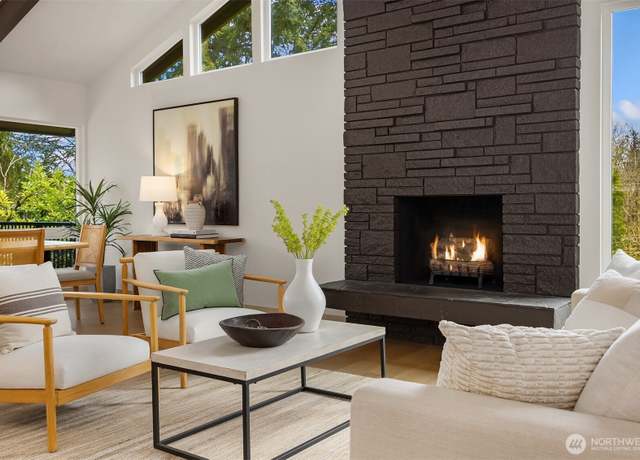 Property at 9740 SE 40th St, Mercer Island, WA 98040, 4 beds, 4 baths